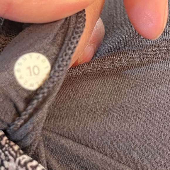 Lululemon sports bra. Size 10. Pads in. Crisscross back. Gray Black White - Picture 5 of 5